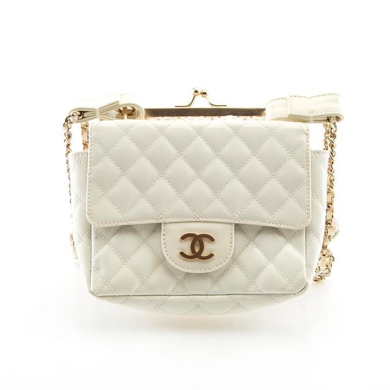 Chanel, Väska "Patent Lace Mini Kiss Lock Flap Double Bag".