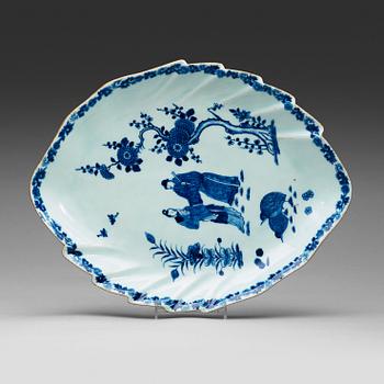 356. A blue and white leaf-shaped dish, Qing dynasty, Qianlong (1736-95).