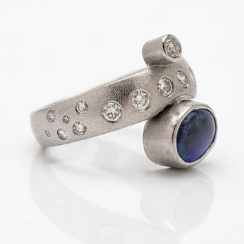 Evert Lindberg, 18K white gold ring with diamonds and opal triplet, Älvängen 2000.