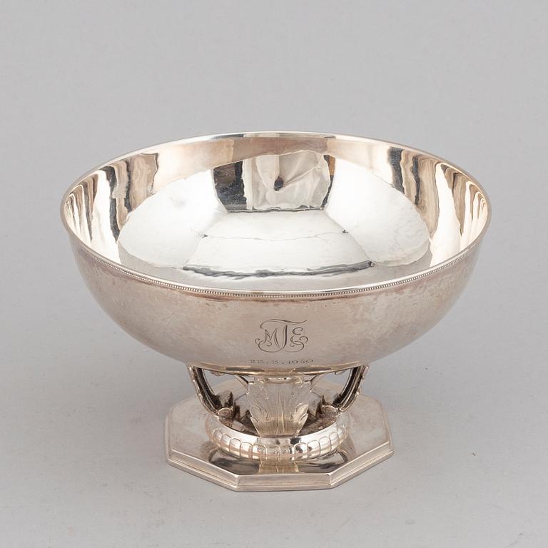 JACOB ÄNGMAN, a silver footed bowl, Guldsmedsaktiebolaget, Stockholm 1934.