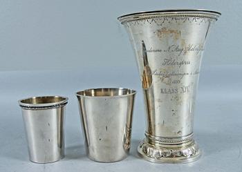 BÄGARE, 3 st, silver, bl a Åke Strömdahl, 1900-tal.