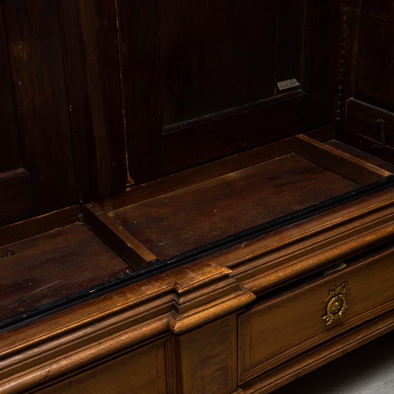 An 18th century Baroque cabinet.