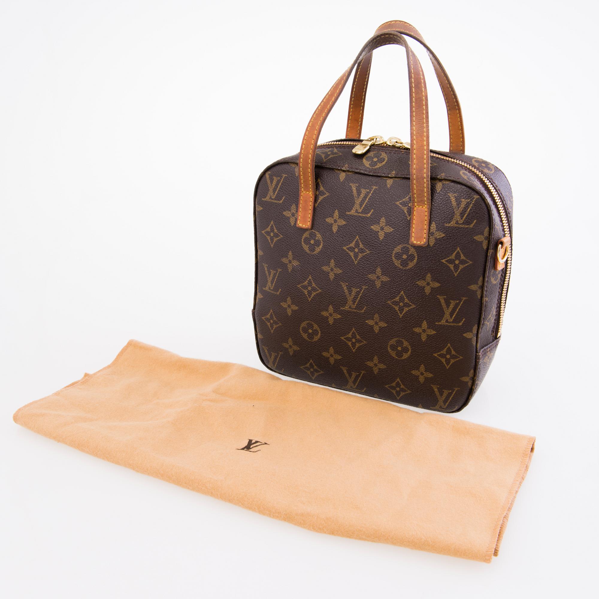 LOUIS VUITTON, LAUKKU, LOMPAKKO JA VYÖ.