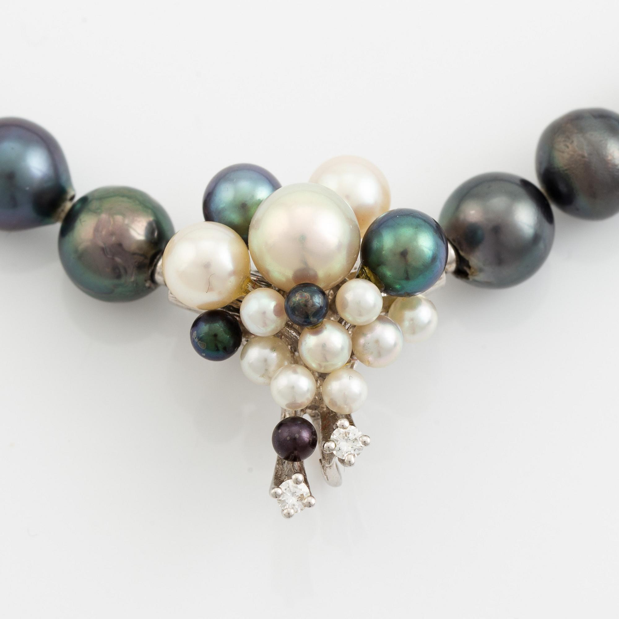 Pearl necklace, clasp 18K white gold with pearl and brilliant cut diamonds.