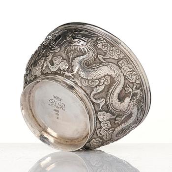 Skål, silver. Kina, 1800-talets senare del. Med monogram D v R under adlig krona.
