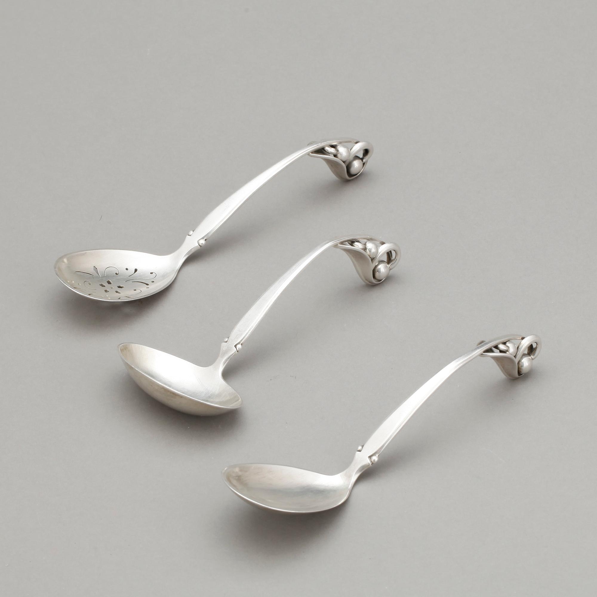SKEDAR, 3 st, silver bland annat kontrollstämpel Christian F Heise, Danmark, omkring 1900-talets mitt, vikt 118 g.