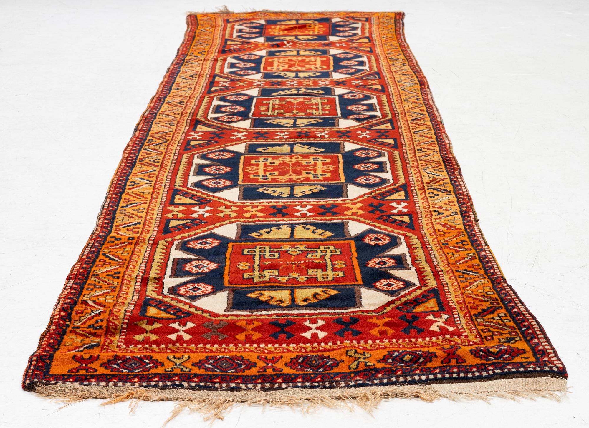 Gallerimatta, semiantik Adiyaman, sydöstra Anatolien, ca 345 x 100 cm.