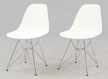 STOLAR, ett par, "Plastic chair", Charles och Ray Eames, Vitra, 2004.