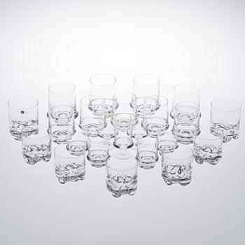 TAPIO WIRKKALA, GLASSERVISDELAR, "Gaissa" 7 st, och "Milano/Marski" 16 st. Iittala.