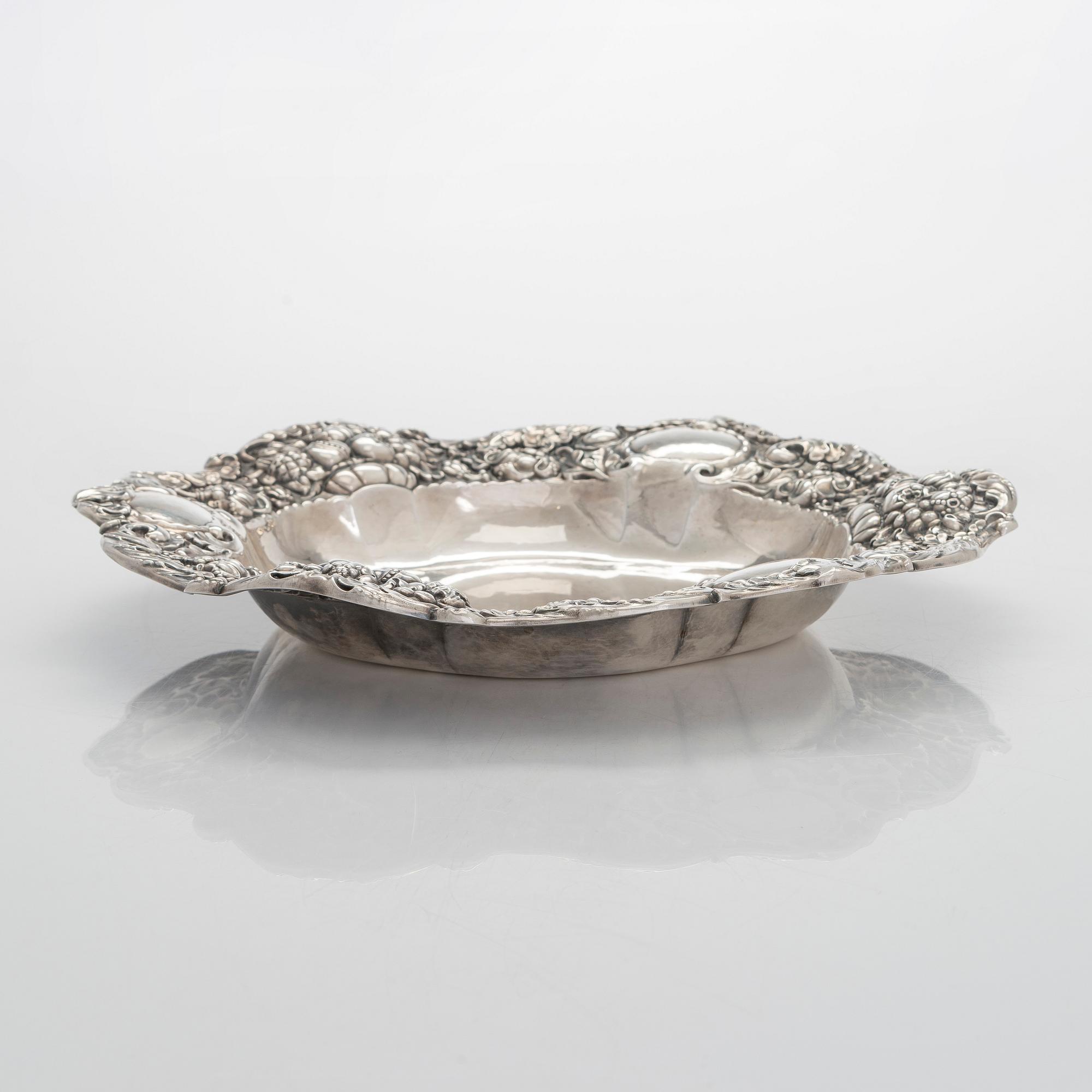 A silver centrepiece bowl, import mark Oskar Lindroos, Helsinki 1929.