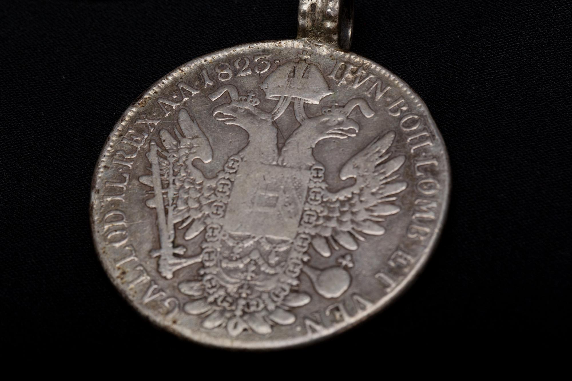 MYNT, silver, 3st,  Österrike-Ungern, 1780 samt 1823. Vikt ca 88 g.