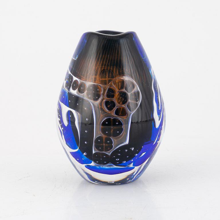 Edvin Öhrström, a 'Flickan och duvan' ariel vase, Orrefors 1979.