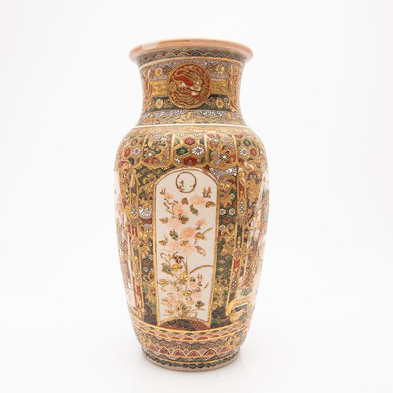 A porcelain set, 3 pieces, Satsuma, Japan, 20th century.