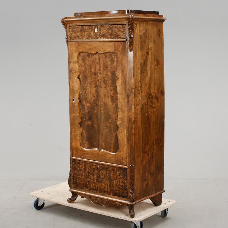 DRÄNGSKÅP/LINNESKÅP, Nyrokoko, 1800-tal.