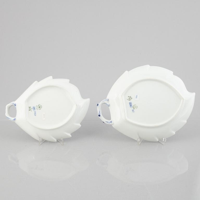 Two 'Blue Fluted Half Lace' porcelain 'leaf' dishes, Royal Copenhagen, model 548 and 549, post 1923.