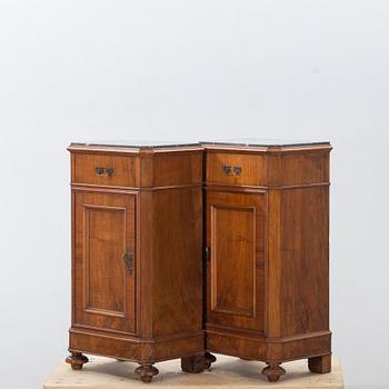 SÄNGBORD ett par 1900-talets första hälft.