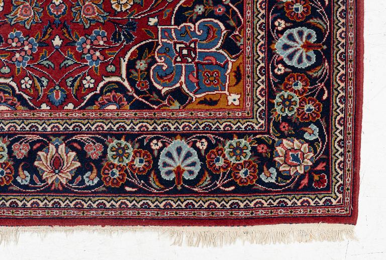 An oriental carpet, approx. 170 x 100 cm.