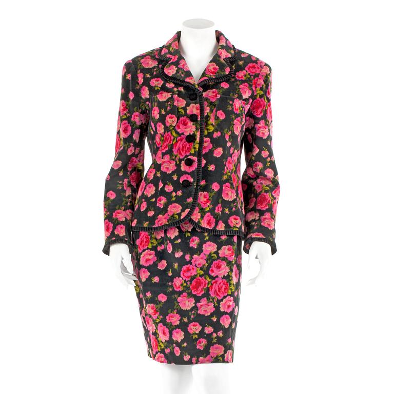 KENZO, A two-piece floral printed velvet suit consisting of jacket and skirt, french size 40/42.