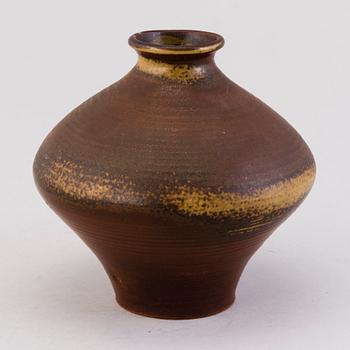 KYLLIKKI SALMENHAARA, a stoneware vase stamp signature KS Arabia.