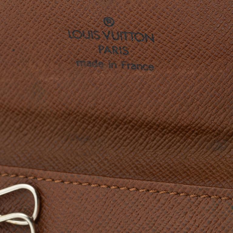 Louis Vuitton, glasögonfodral och nyckelfodral.