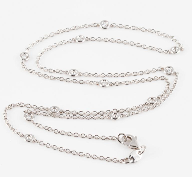 COLLIER, 18K vitguld med 12 briljantslipade diamanter ca 0.30 ct. Vikt 3,8 gram.