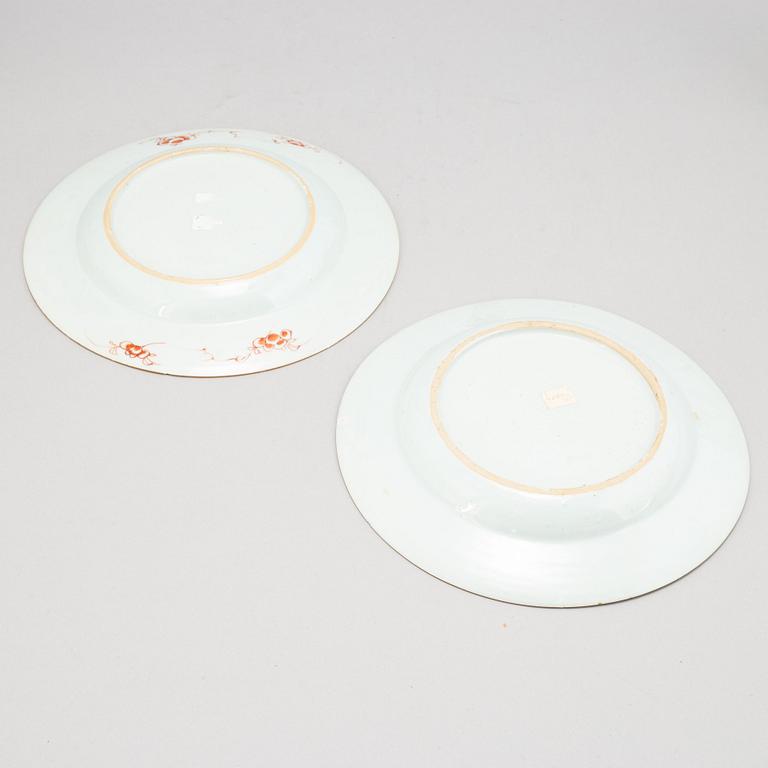 A set of four (2+2) dinner plates, Qing dynasty, Qianlong (1736-95).