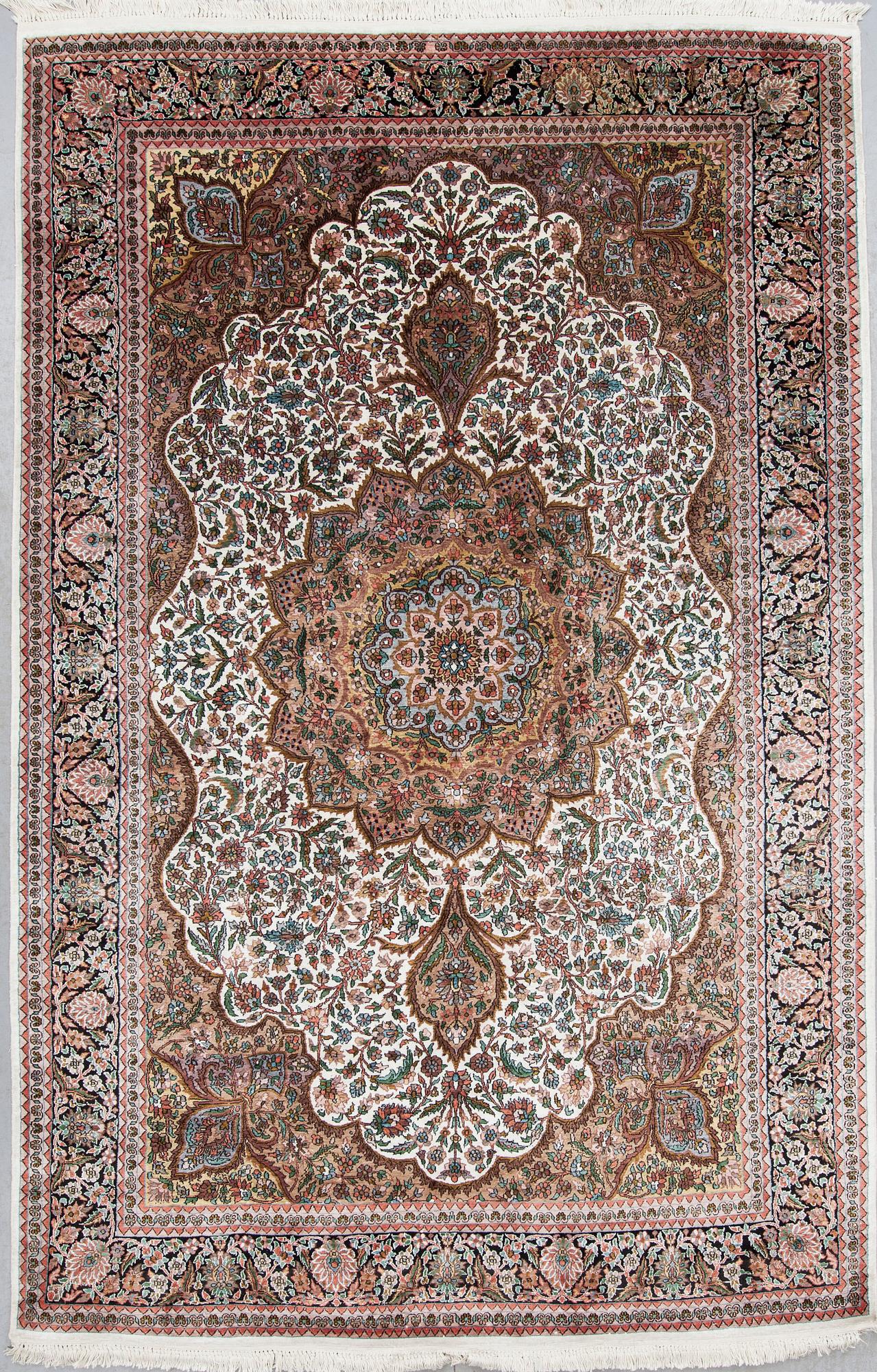MATTA, Kashmere, merceriserad bomull. 1900-talets slut. Ca 288 x 185 cm.
