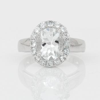 RING, 14K vitguld med ovalslipad goshenit, ca 2,09 ct. Vikt ca 4,62 g.
