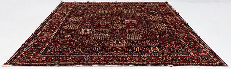 Carpet, Bakhtiari, approx. 380 x 305 cm.