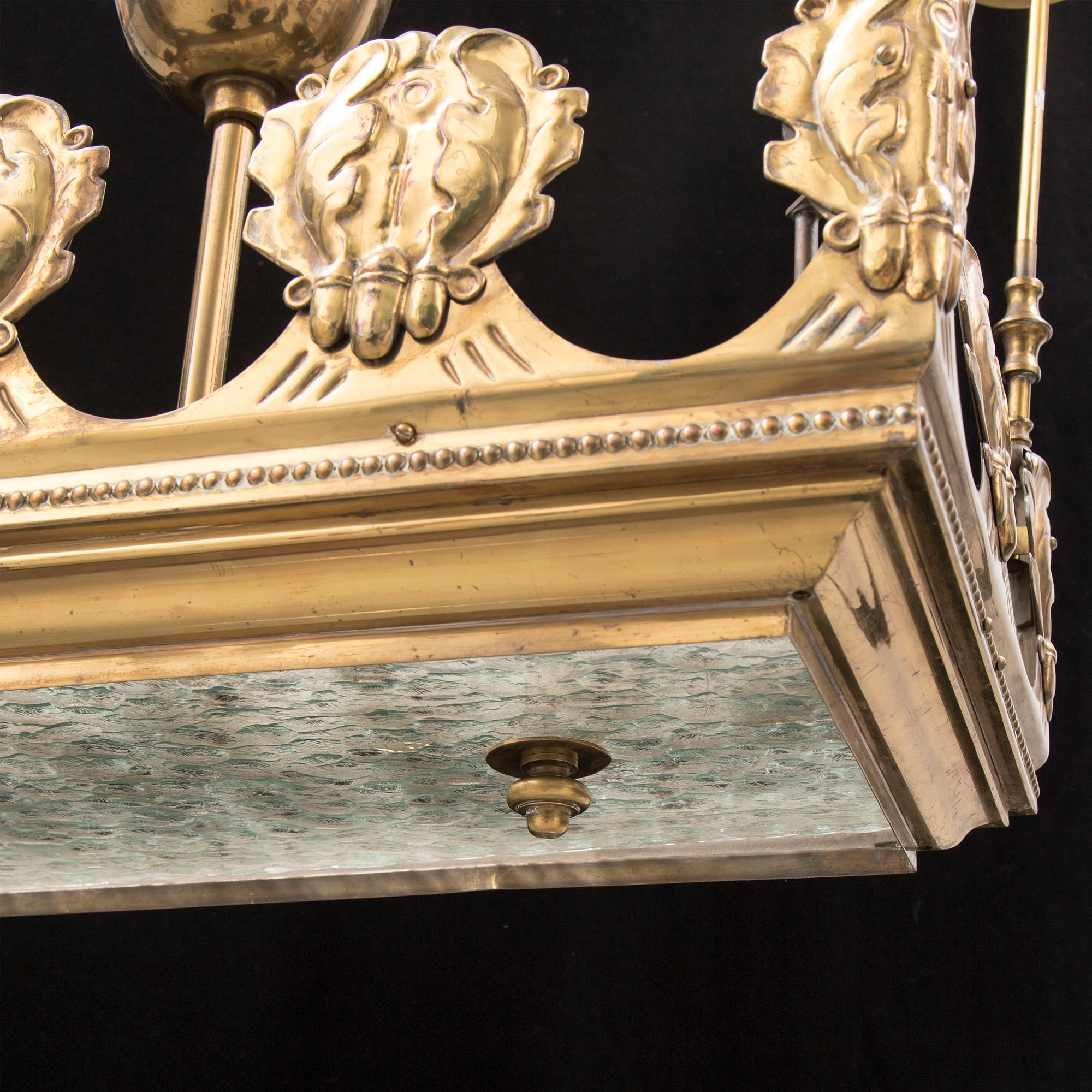 TAKLAMPA / BILJARDBORDSLAMPA, mässing och glas, 1900-talets första hälft.