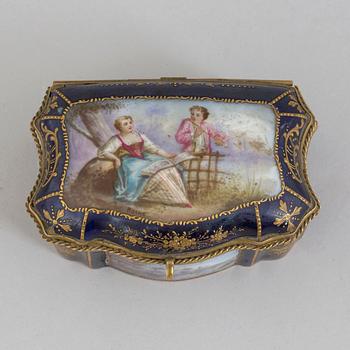 A circa 1900 porcelain box, Meissen style mark.