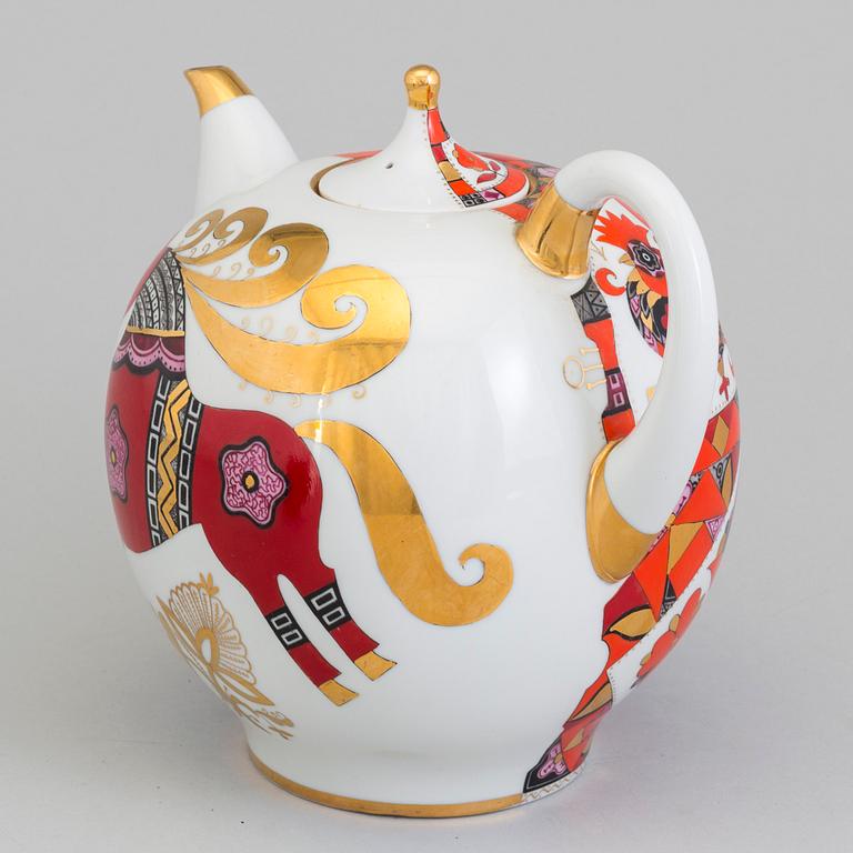 Two Lomonosov porcelain teapots, Soviet Union.