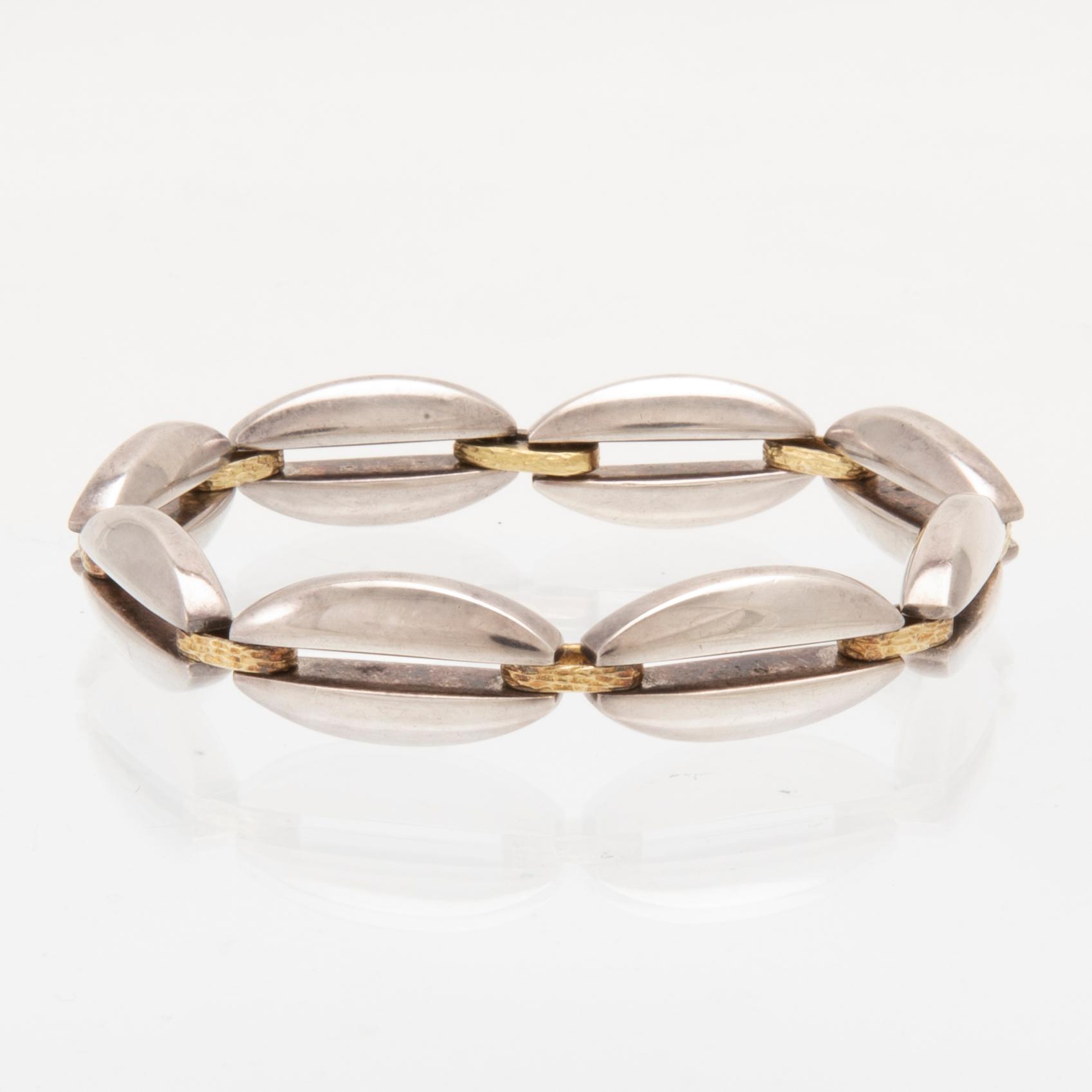 Regitze Overgaard, armband silver och 18K guld nr 409 för Georg Jensen, Danmark.