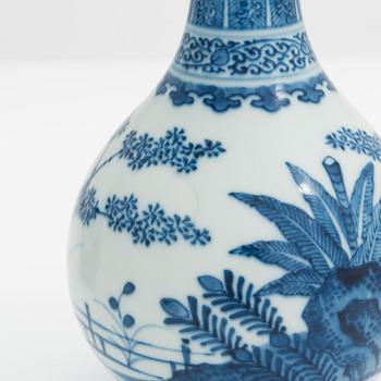 A pair of blue and white porcelain vases, China, 20th-century.