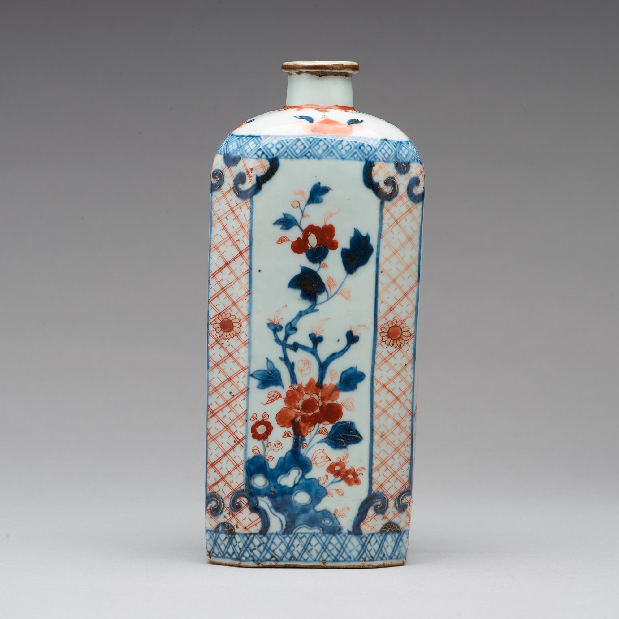 FLASKA, porslin. Qingdynastin, Kangxi (1662-1722).