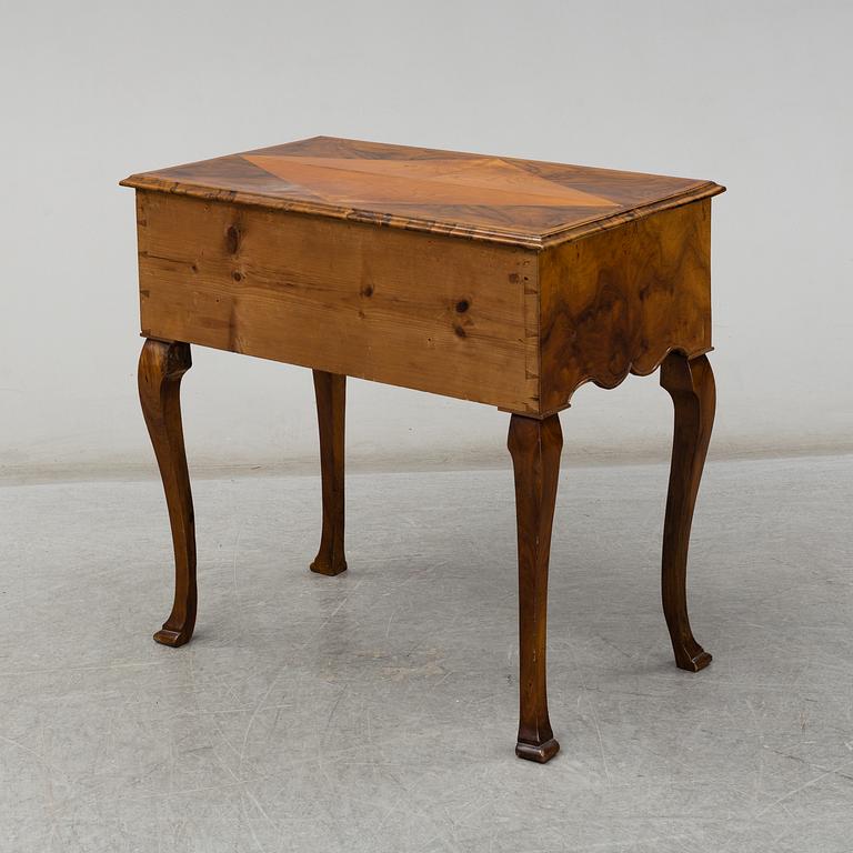 BORD, senbarockstil, omkring år 1900.