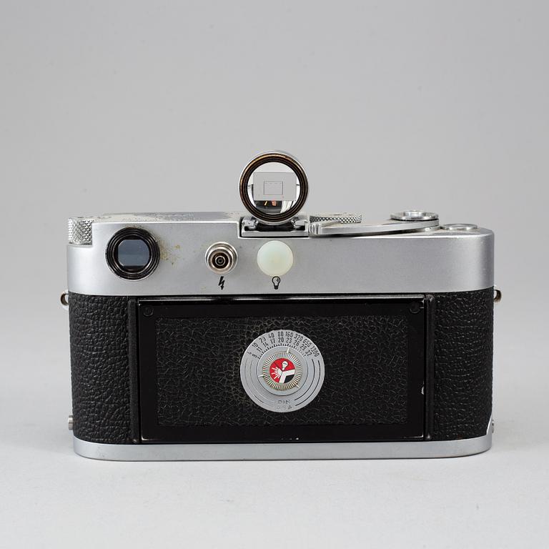 KAMERA, LEICA M3, nr 1088285, 1963. Wetzlar, Tyskland. Med Summicron f=5 cm 1:2 nr 1190802.