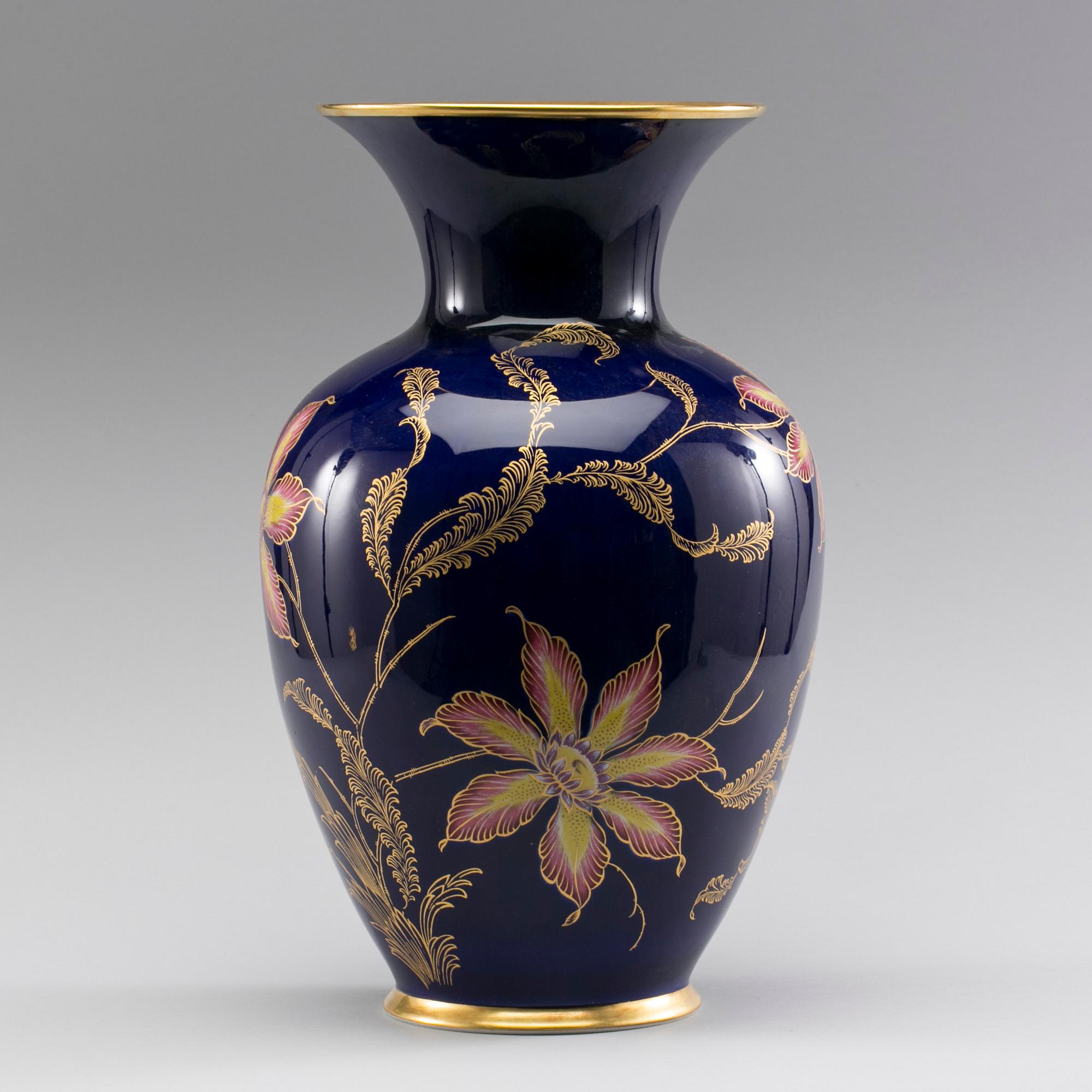URNA, porslin,  Schumann Arzberg. Bavaria. 1900-talets första hälft.
