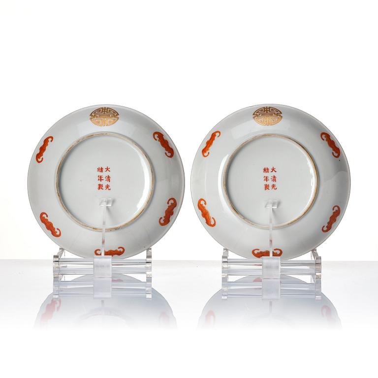 Fat, ett par, porslin. Qingdynastin med Guangxus märke och period (1875-1908).