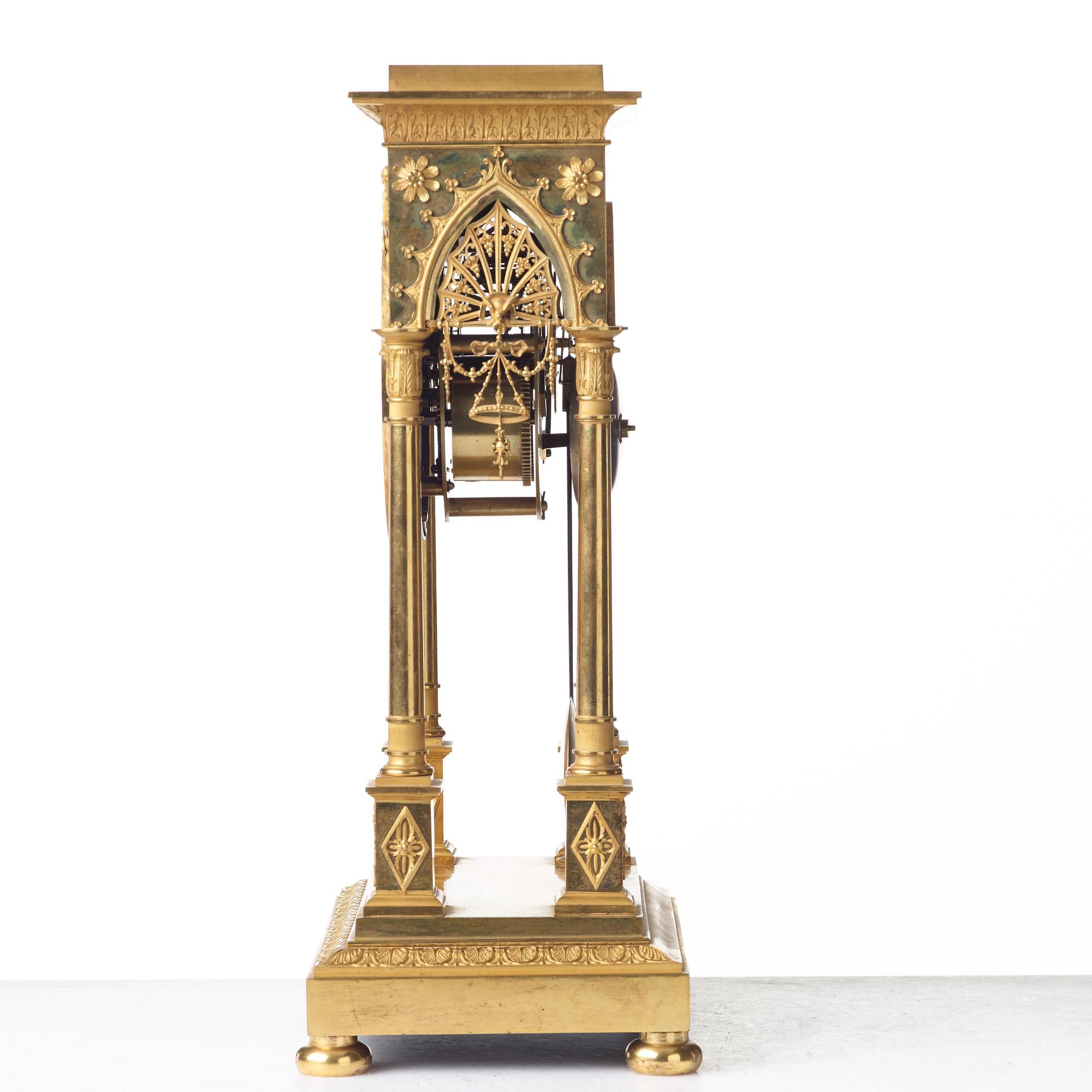 BORDSPENDYL, Paris, 1800-talets början.