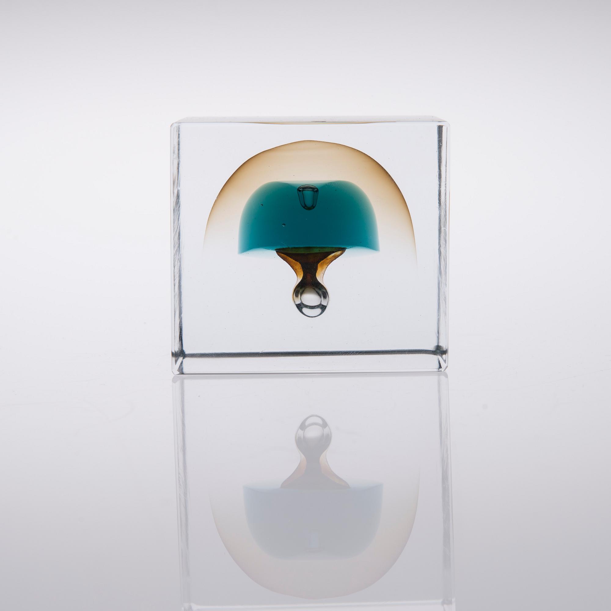 ÅRSKUB, glas, signerad Oiva Toikka 657/2000, Nuutajärvi 1983.