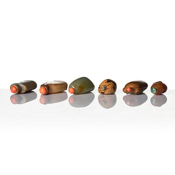Snusflaskor, sex stycken, olika stensorter, bl.a. jade. Kina, 1900-tal.