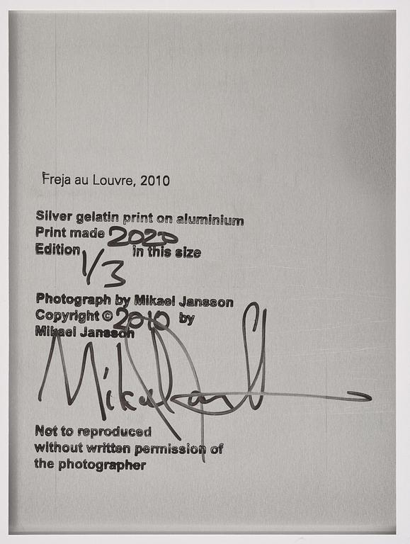 Mikael Jansson, "Freja at Le Louvre", 2010.