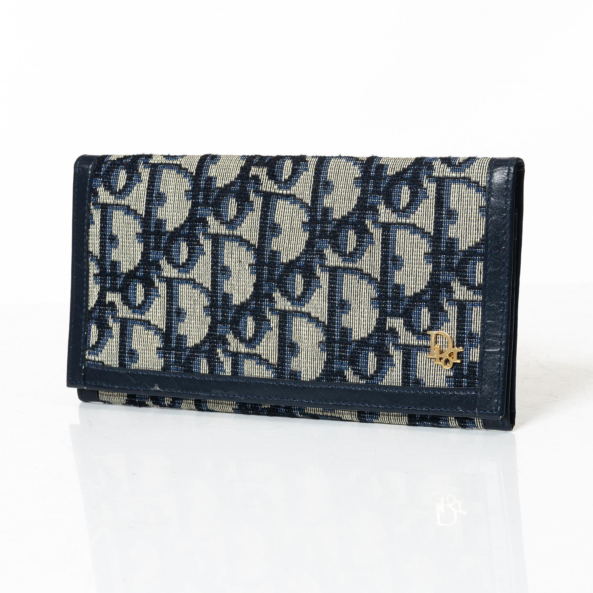 Christian Dior, a wallet.