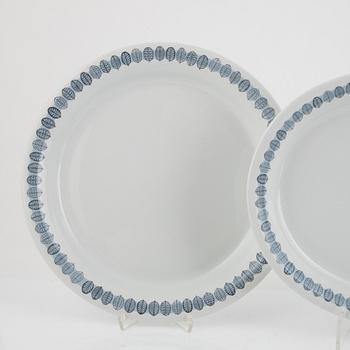 Raija Uosikkinen, service parts, 52 pieces, "Linnea", Arabia, Finland, 1954-64.