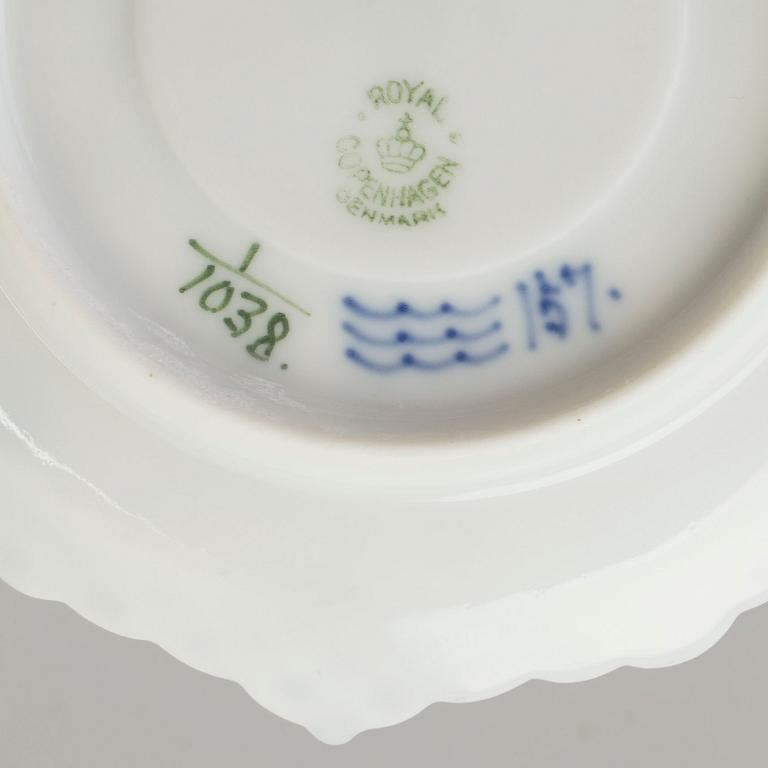 21 pieces of porcelain tableware from Royal Copenhagen, model "Musselmalet", 20th century.
