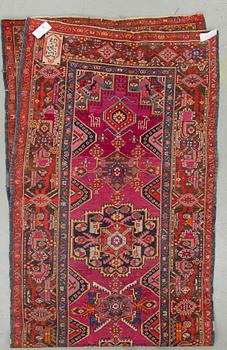 GALLERIMATTA. Antik, Karabagh. Ca 370x117 cm.