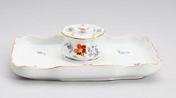 SKRIVSTÄLL, porslin, Meissen, 1800-/1900-tal.