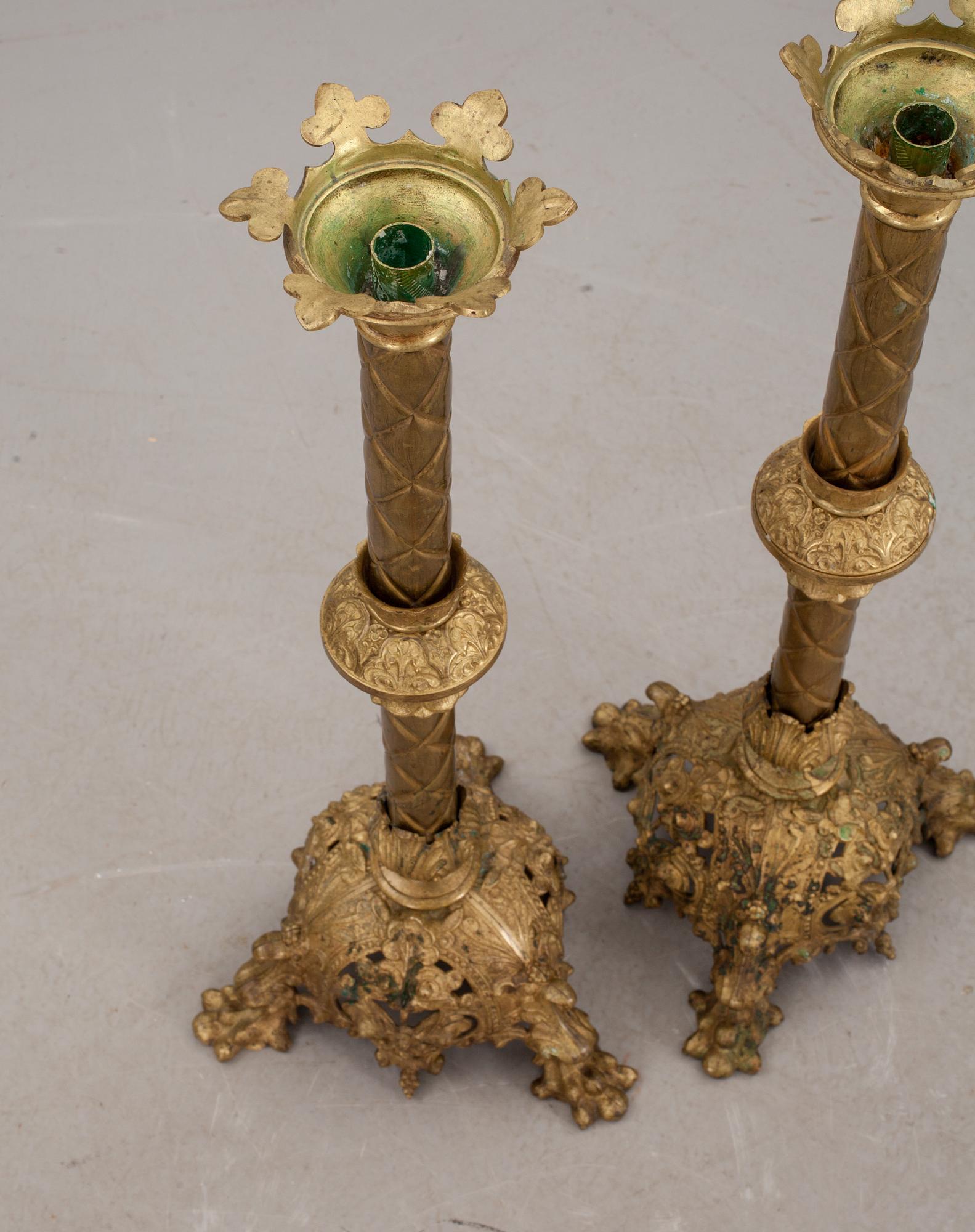 GOLVVLJUSSTAKAR, ett par, nygotik, 1800-talets slut.