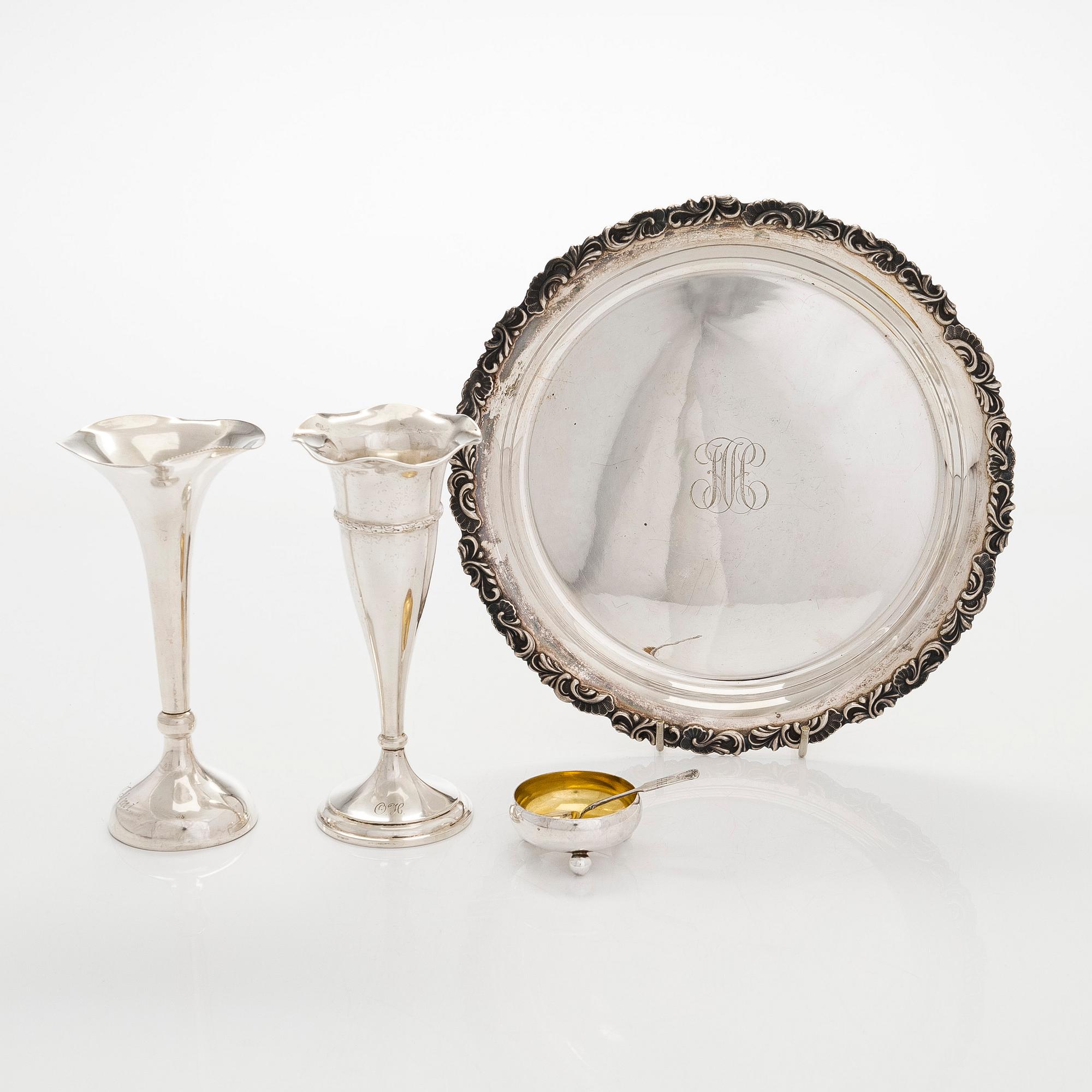 A set of two vases, a dish and a salt cellar with spoon, silver, Hämeenlinna and Helsinki 1929-52.